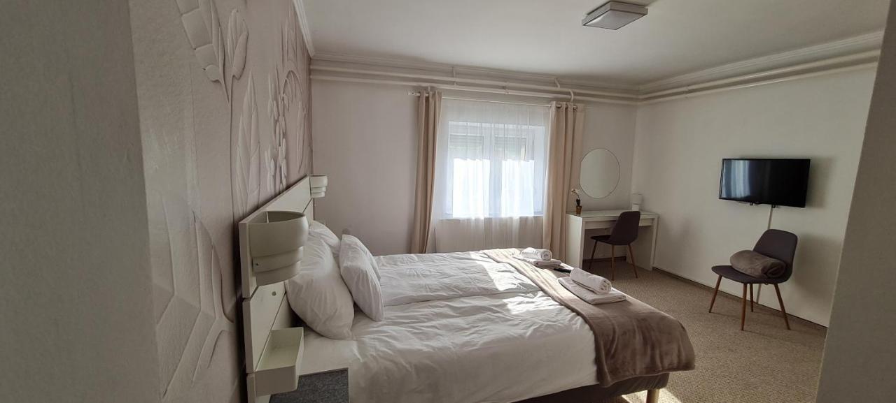 Lugas Apartman Miskolctapolca 2 Haloszoba Dezsa Es Jakuzzi Koezel A Barlangfuerdohoez المظهر الخارجي الصورة