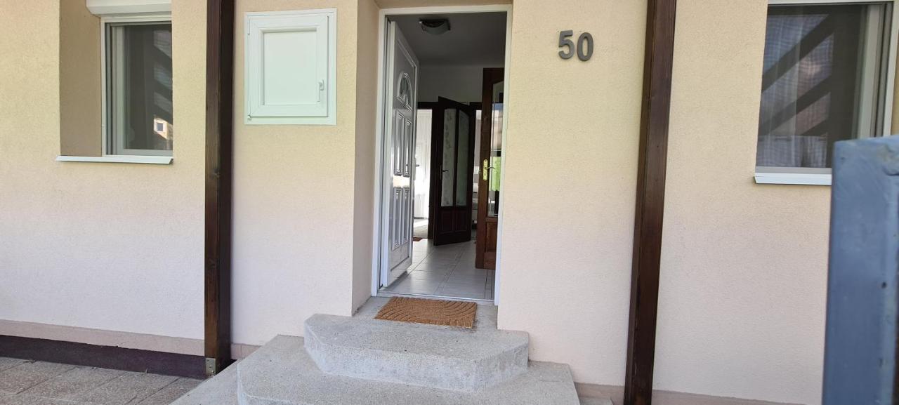 Lugas Apartman Miskolctapolca 2 Haloszoba Dezsa Es Jakuzzi Koezel A Barlangfuerdohoez المظهر الخارجي الصورة